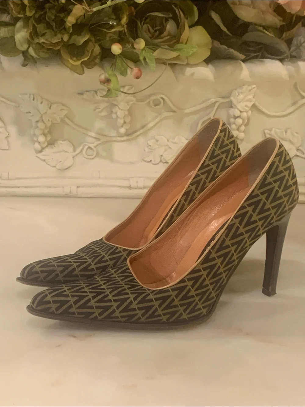 Vintage Mario Valentino Leather Pumps Size 35.5
